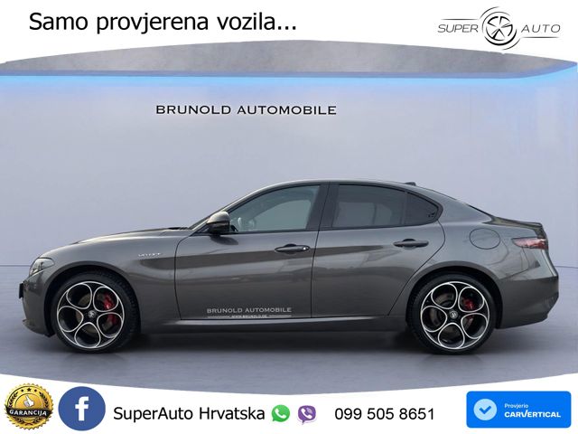 Alfa Romeo Giulia 2.0 Turbo (280 KS) Q4 Automatic LED+GR SJED+ACC