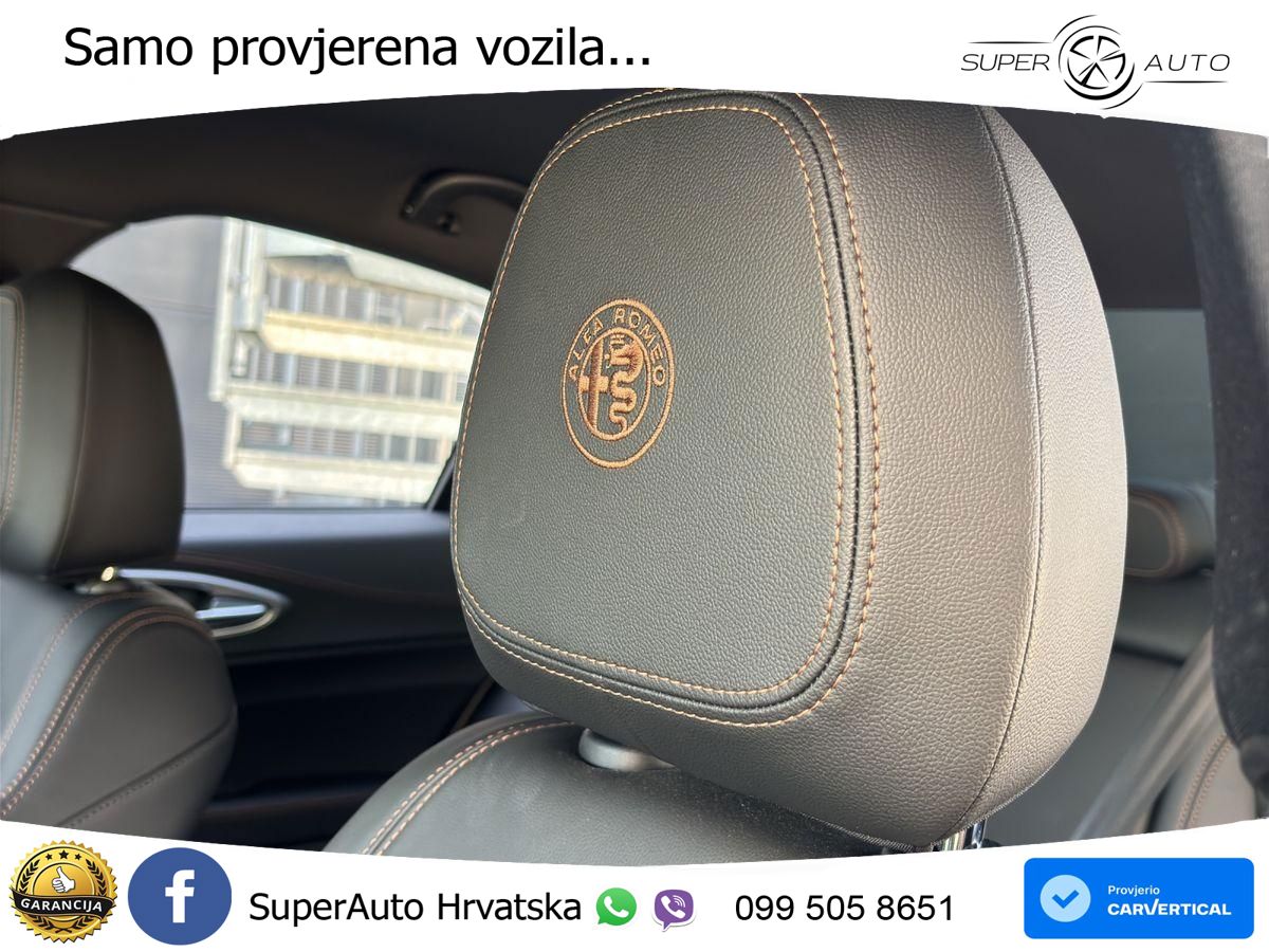 Alfa Romeo Giulia 2.0 Turbo (280 KS) Q4 Automatic LED+GR SJED+ACC