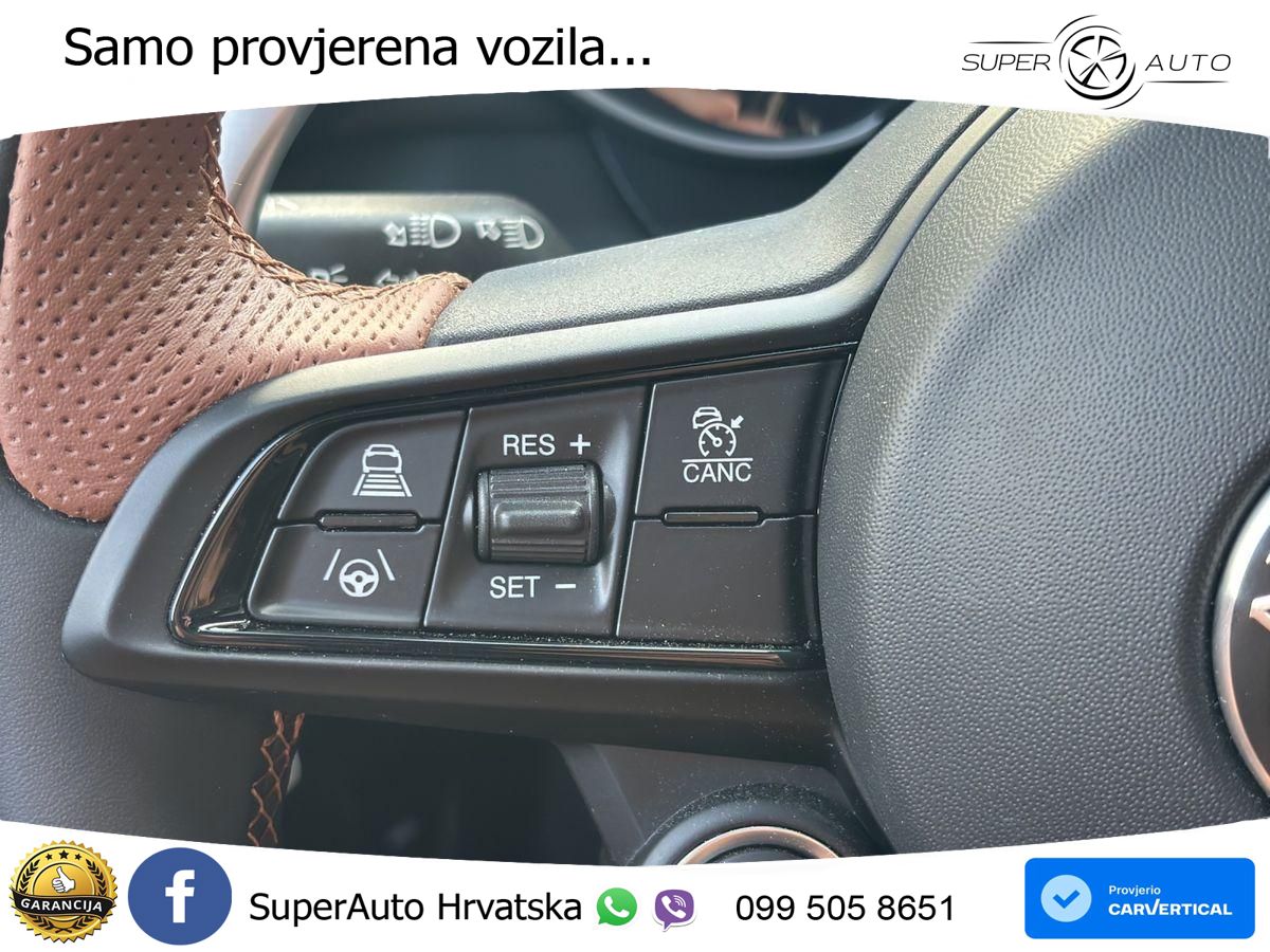 Alfa Romeo Giulia 2.0 Turbo (280 KS) Q4 Automatic LED+GR SJED+ACC