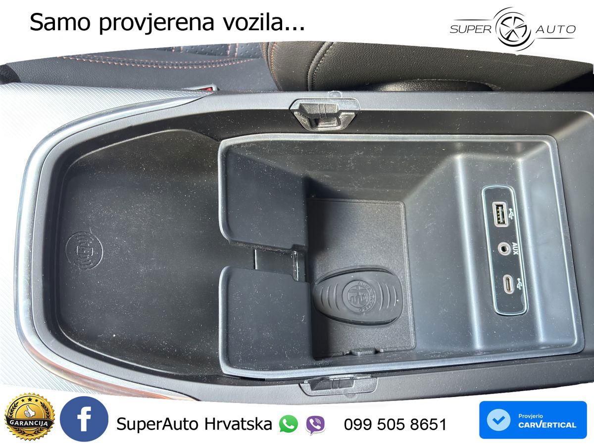 Alfa Romeo Giulia 2.0 Turbo (280 KS) Q4 Automatic LED+GR SJED+ACC