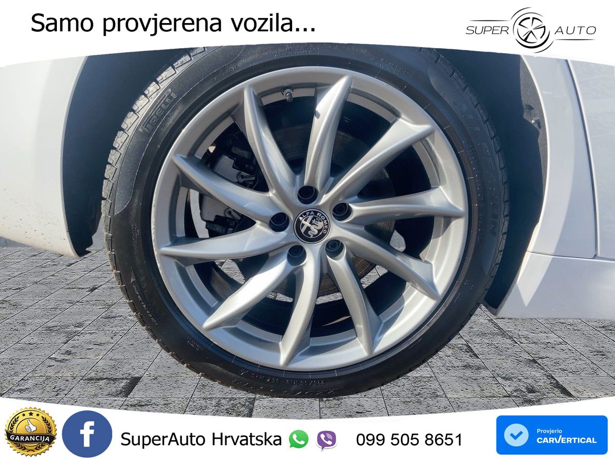 Alfa Romeo Giulia 2.0 Turbo (280 KS) Q4 Automatic LED+GR SJED+ACC