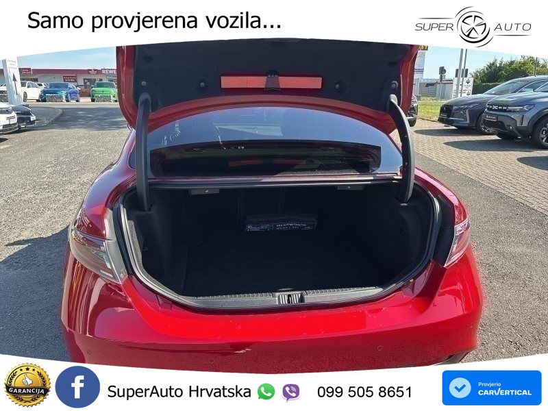 Alfa Romeo Giulia 2.0 Turbo (280 KS) Q4 Automatic LED+GR SJED+ACC