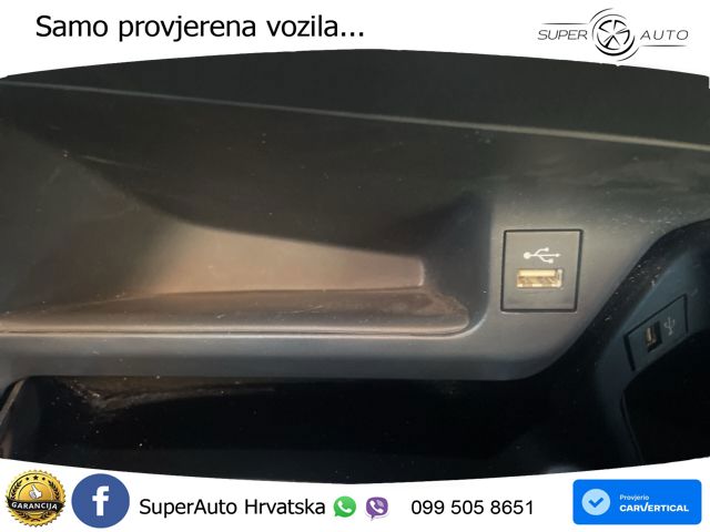 Toyota C-HR 1.8 (122 KS) Hybrid e-CVT Team D
