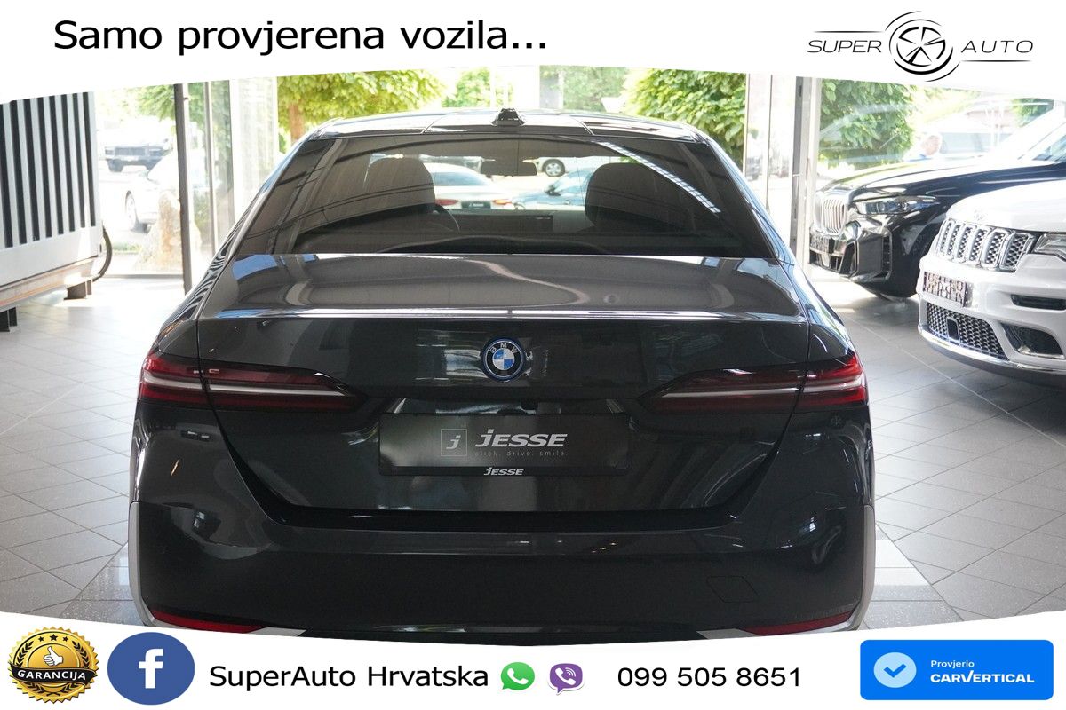BMW 550e (489 KS) xDrive Steptronic ACC+HEAD+4xGR SJED+360+PANO