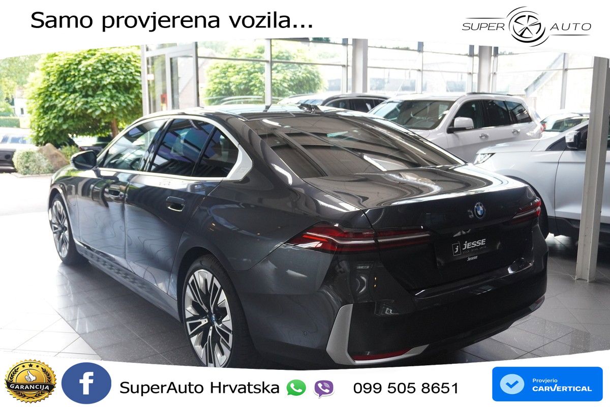 BMW 550e (489 KS) xDrive Steptronic ACC+HEAD+4xGR SJED+360+PANO