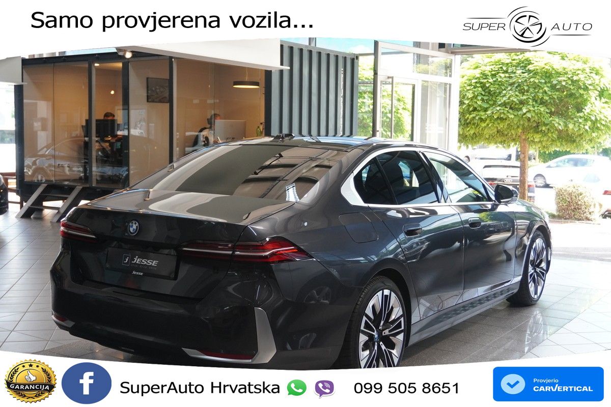 BMW 550e (489 KS) xDrive Steptronic ACC+HEAD+4xGR SJED+360+PANO