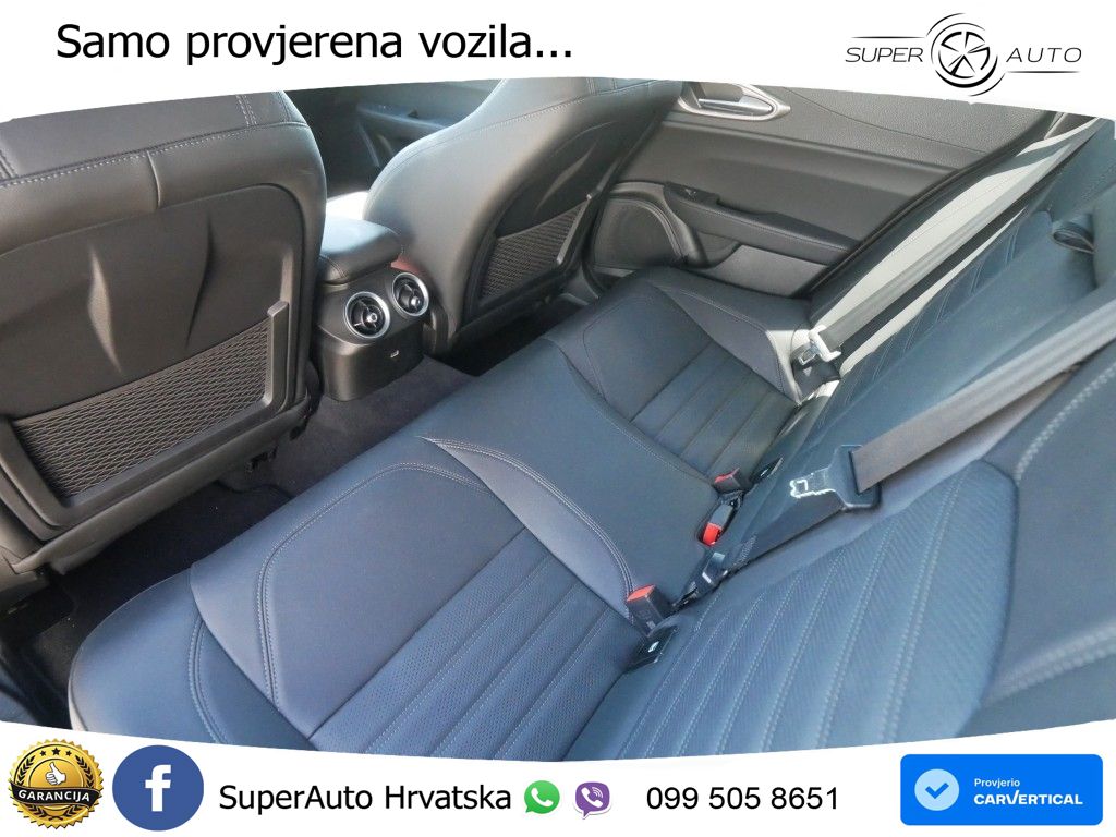 Alfa Romeo Giulia 2.0 Turbo (280 KS) Q4 Automatic LED+GR SJED+ACC
