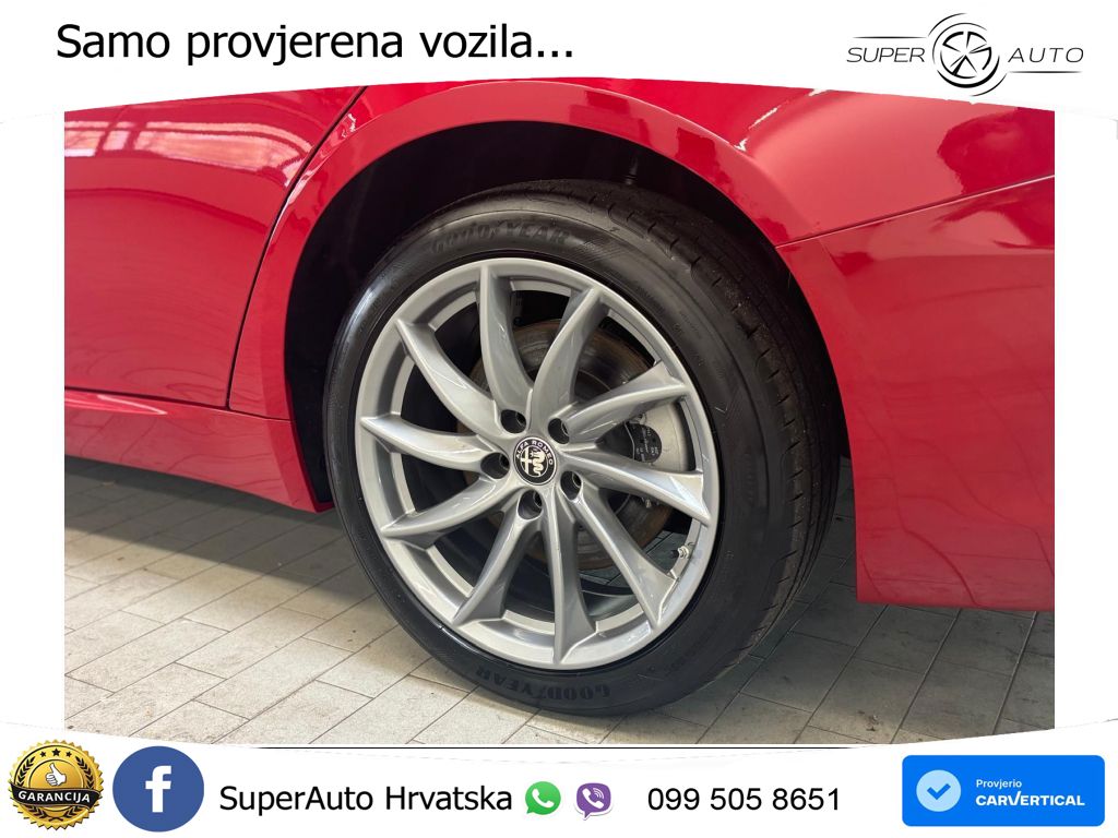 Alfa Romeo Giulia 2.0 Turbo (280 KS) Q4 Automatic LED+ACC