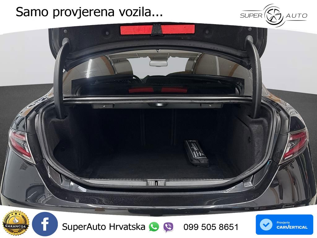 Alfa Romeo Giulia 2.0 Turbo (280 KS) Q4 Automatic LED+GR SJED+ACC