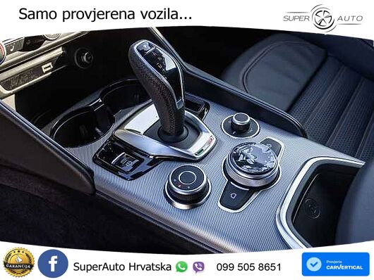 Alfa Romeo Giulia 2.0 Turbo (280 KS) Q4 Automatic LED+GR SJED+ACC