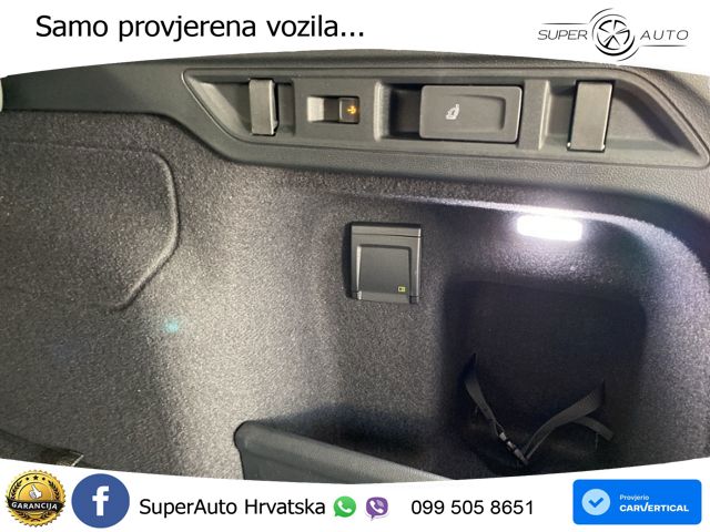 Volkswagen Passat Variant 1.5 TSI (204 KS) eHybrid DSG Elegance LED+GR SJED+ACC