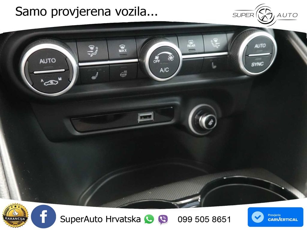 Alfa Romeo Giulia 2.0 Turbo (280 KS) Q4 Automatic LED+GR SJED+ACC