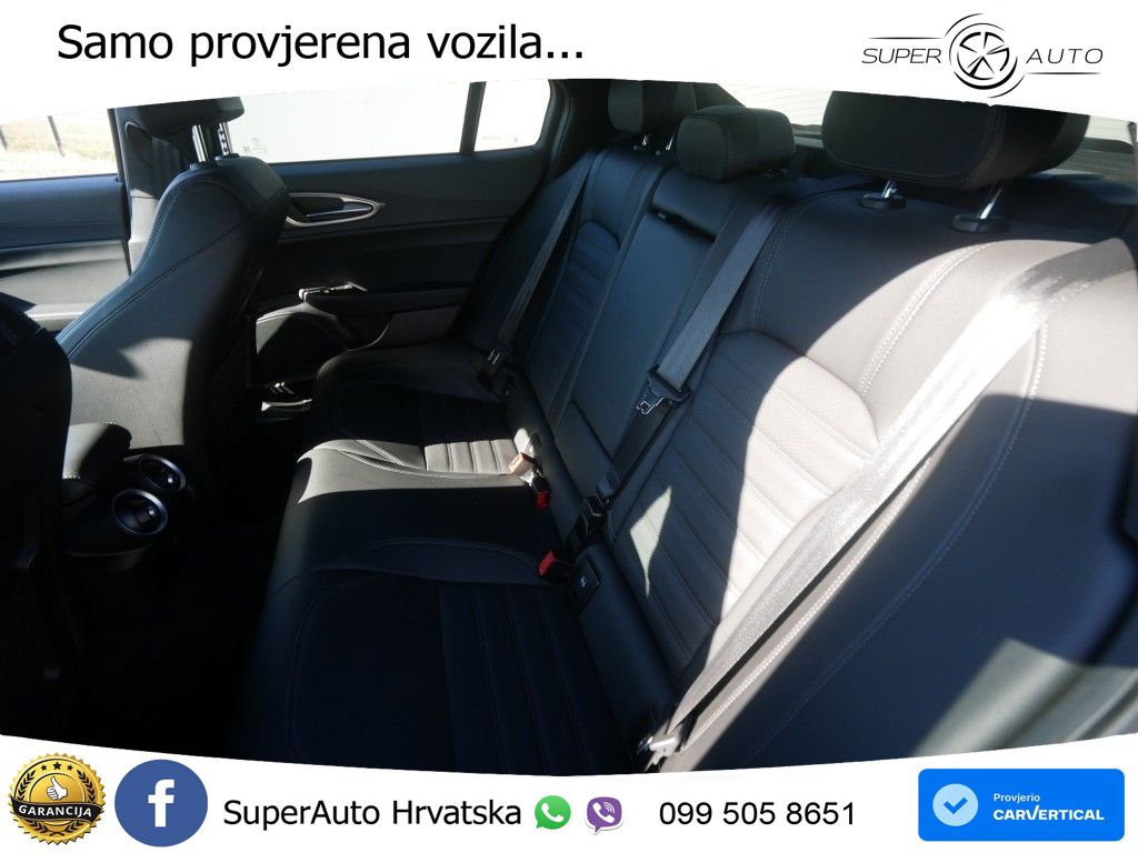 Alfa Romeo Giulia 2.0 Turbo (280 KS) Q4 Automatic LED+GR SJED+ACC