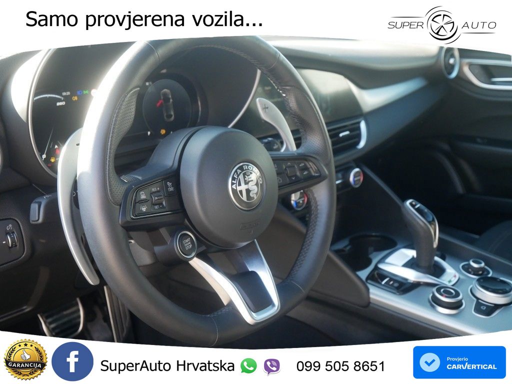 Alfa Romeo Giulia 2.0 Turbo (280 KS) Q4 Automatic LED+GR SJED+ACC